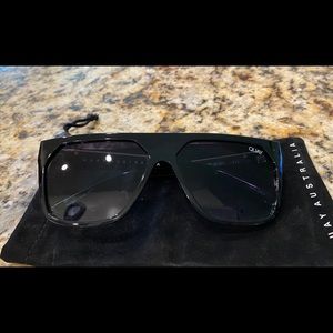 Quay Very Busy Sunglasses NWOT